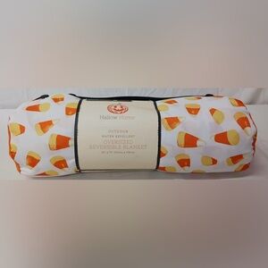 NWT Halloween Home Reversible Outdoor Packable Blanket Candy Corn Autumn Fall